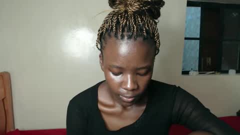 lati online show from February 9, 12:03 am