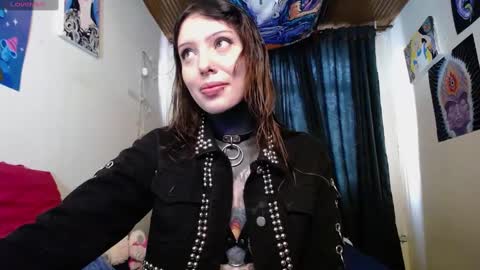Snapshot of maliceinwonderland25 chatting on December 26, 7:27 pm Alice Asylum online show from December 26, 7:27 pm