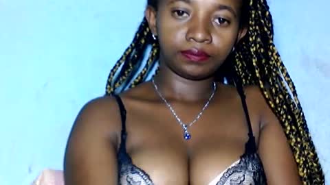 Snapshot of malinah01 chatting on January 25, 2:47 am malinah01 online show from January 25, 2:47 am