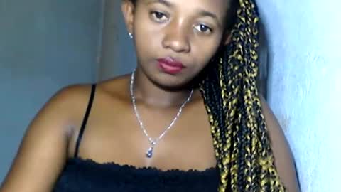Snapshot of malinah01 chatting on January 21, 1:00 pm malinah01 online show from January 21, 1:00 pm