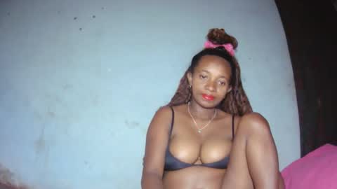 Snapshot of malinah01 chatting on September 25, 10:00 am malinah01 online show from September 25, 10:00 am