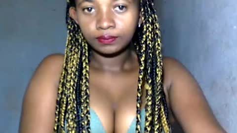 Snapshot of malinah01 chatting on January 19, 3:39 am malinah01 online show from January 19, 3:39 am