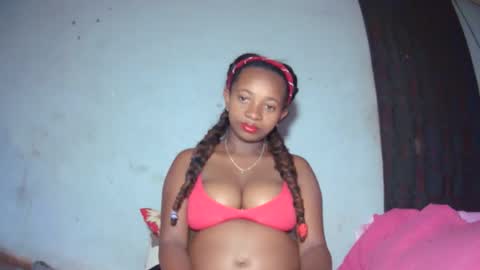 Snapshot of malinah01 chatting on September 28, 1:31 pm malinah01 online show from September 28, 1:31 pm