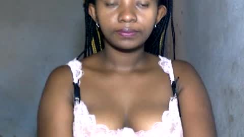 Snapshot of malinah01 chatting on January 13, 6:16 am malinah01 online show from January 13, 6:16 am