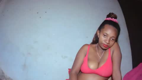 Snapshot of malinah01 chatting on September 26, 10:45 am malinah01 online show from September 26, 10:45 am