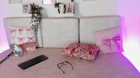 Snapshot of malka_burning chatting on March 11, 2:42 am Malka online show from March 11, 2:42 am
