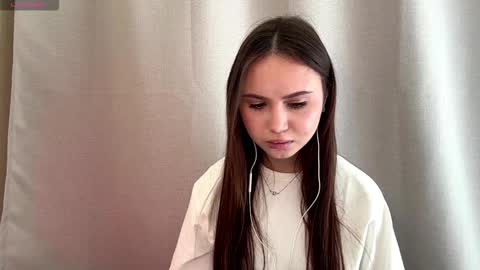 Mia Davis online show from February 28, 8:18 am