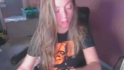 MandyBabyXXX online show from March 12, 7:17 pm