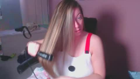 MandyBabyXXX online show from December 17, 8:37 pm