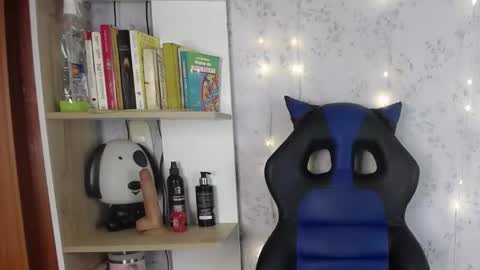 manelyke online show from April 23, 12:13 pm