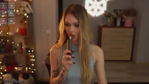 Snapshot of manifreyja chatting on September 30, 2:22 am Amelie online show from September 30, 2:22 am