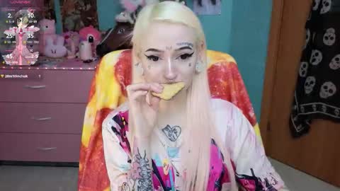 Manuela online show from March 5, 8:51 pm