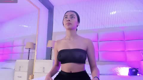 Manuela online show from February 15, 8:51 pm