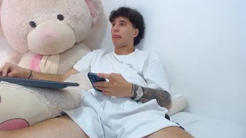 Manuel online show from May 7, 6:58 pm