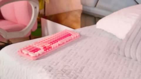 Snapshot of marcela_rojas chatting on October 16, 12:05 pm marcela_rojas online show from October 16, 12:05 pm