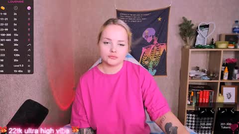 Snapshot of marcelinepeach chatting on January 24, 12:10 pm Sara online show from January 24, 12:10 pm