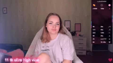 Snapshot of marcelinepeach chatting on September 18, 3:49 pm Sara online show from September 18, 3:49 pm