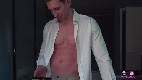 Snapshot of marcusdiamond chatting on February 26, 12:27 pm Marcus Diamond  online show from February 26, 12:27 pm