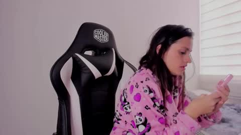 Snapshot of mardybum_ chatting on February 11, 6:33 pm Maria online show from February 11, 6:33 pm