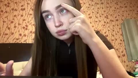 Chloe online show from March 27, 4:52 pm