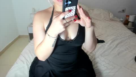 Itslablonde online show from May 17, 1:53 pm