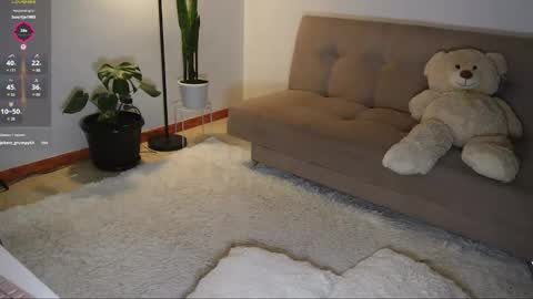 Snapshot of maria_petit chatting on October 16, 10:52 pm M. online show from October 16, 10:52 pm