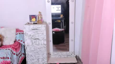 Snapshot of mariana_mr chatting on February 1, 2:45 pm M A R I A N A online show from February 1, 2:45 pm