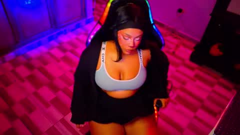 Mariana Prada online show from October 22, 5:32 am