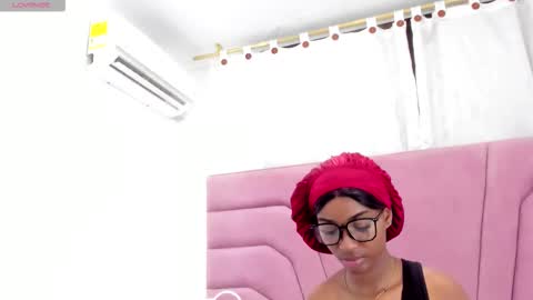 Snapshot of marianrosse chatting on October 19, 7:51 pm marianrosse online show from October 19, 7:51 pm