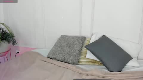 Maria Pettit online show from February 25, 12:09 pm