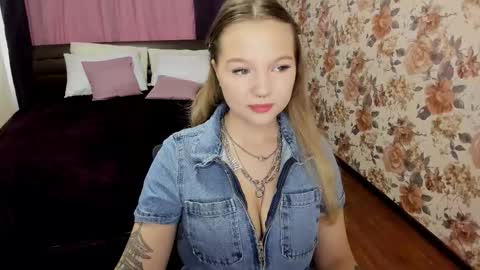 Snapshot of mariarobinsone chatting on September 29, 5:06 am mariarobinsone online show from September 29, 5:06 am