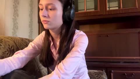 Lois online show from March 15, 2:20 pm