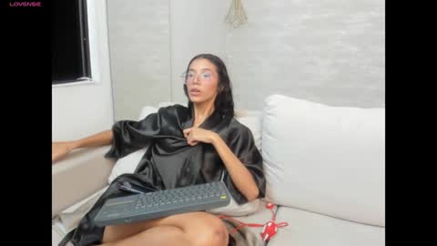 marie_luuu online show from January 28, 7:11 am