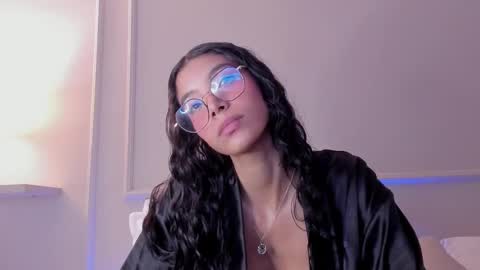 marie_luuu online show from February 4, 5:45 pm