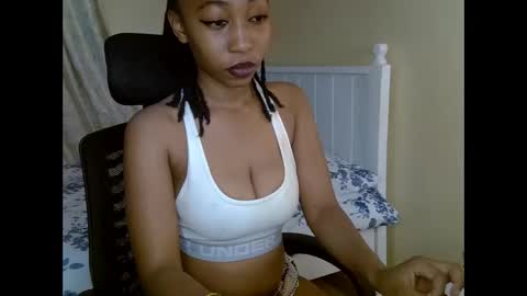 Snapshot of mariejuana_bliss chatting on October 9, 11:15 am mariejuana online show from October 9, 11:15 am