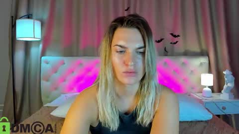 Mariel online show from November 10, 1:19 am