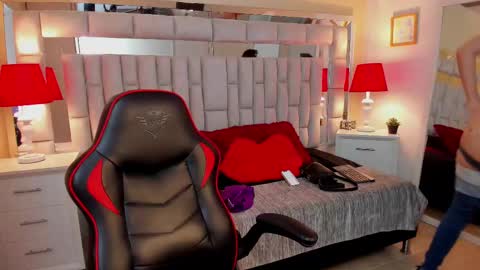 mariiahneedles online show from February 14, 1:13 am