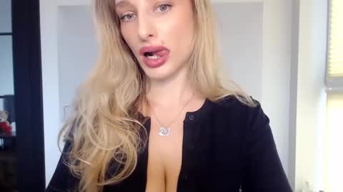 Snapshot of marilyndevilish chatting on January 29, 11:30 am MarilynDevilish online show from January 29, 11:30 am