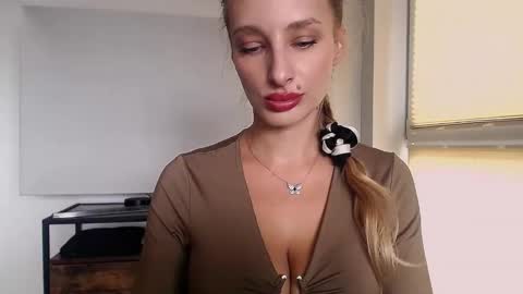 Snapshot of marilyndevilish chatting on September 17, 7:34 am MarilynDevilish online show from September 17, 7:34 am
