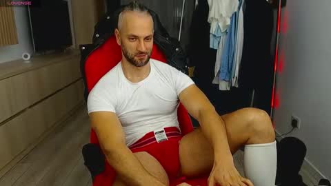 Snapshot of marismuscle chatting on October 6, 6:42 am MarisMuscle online show from October 6, 6:42 am