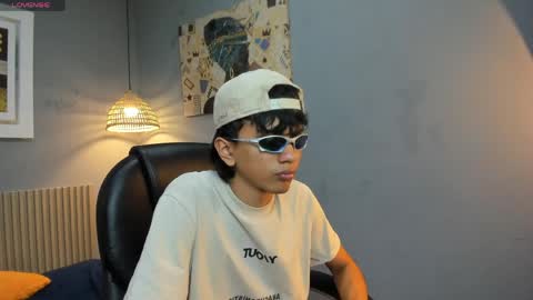 markbowie online show from April 18, 7:18 pm