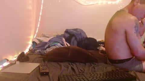 markymark101825061 online show from January 29, 1:37 am