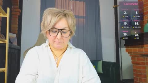 marta_wils online show from November 17, 3:20 am