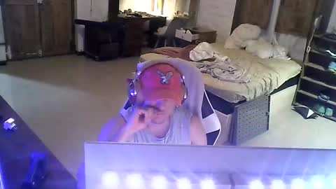 martingillesg online show from April 1, 2:45 am