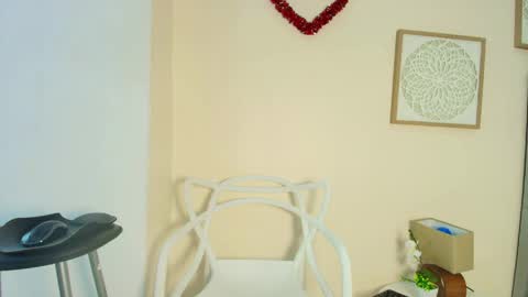 mary_cute9 online show from April 8, 12:30 pm