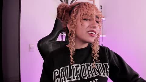 Mary Jane  online show from January 21, 2:11 am