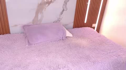 Snapshot of mary_live18 chatting on September 9, 12:38 pm Hi guys im Mary online show from September 9, 12:38 pm