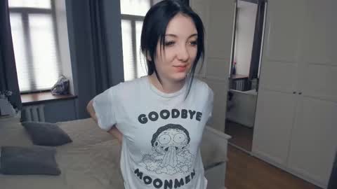 Mary online show from January 8, 9:15 am