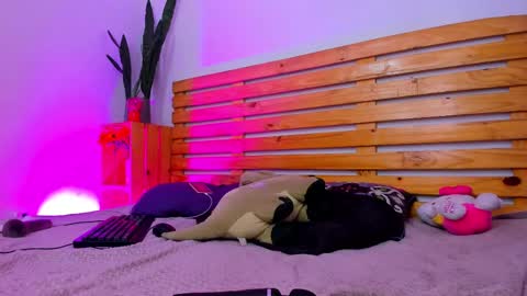 Snapshot of mary_magic chatting on February 23, 2:35 pm mary_magic online show from February 23, 2:35 pm