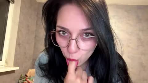 Stephie online show from December 19, 9:32 pm